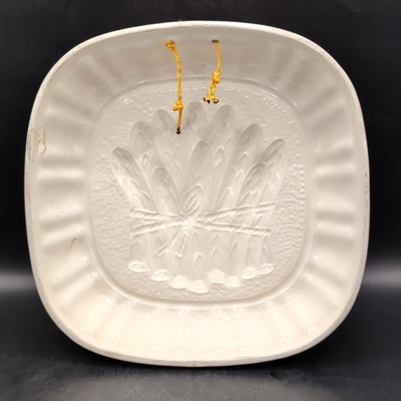 Vintage Majolica Ceramic Asparagus Wall Hanging / Jello Mold - 8.5" Square EUC - Picture 4 of 6